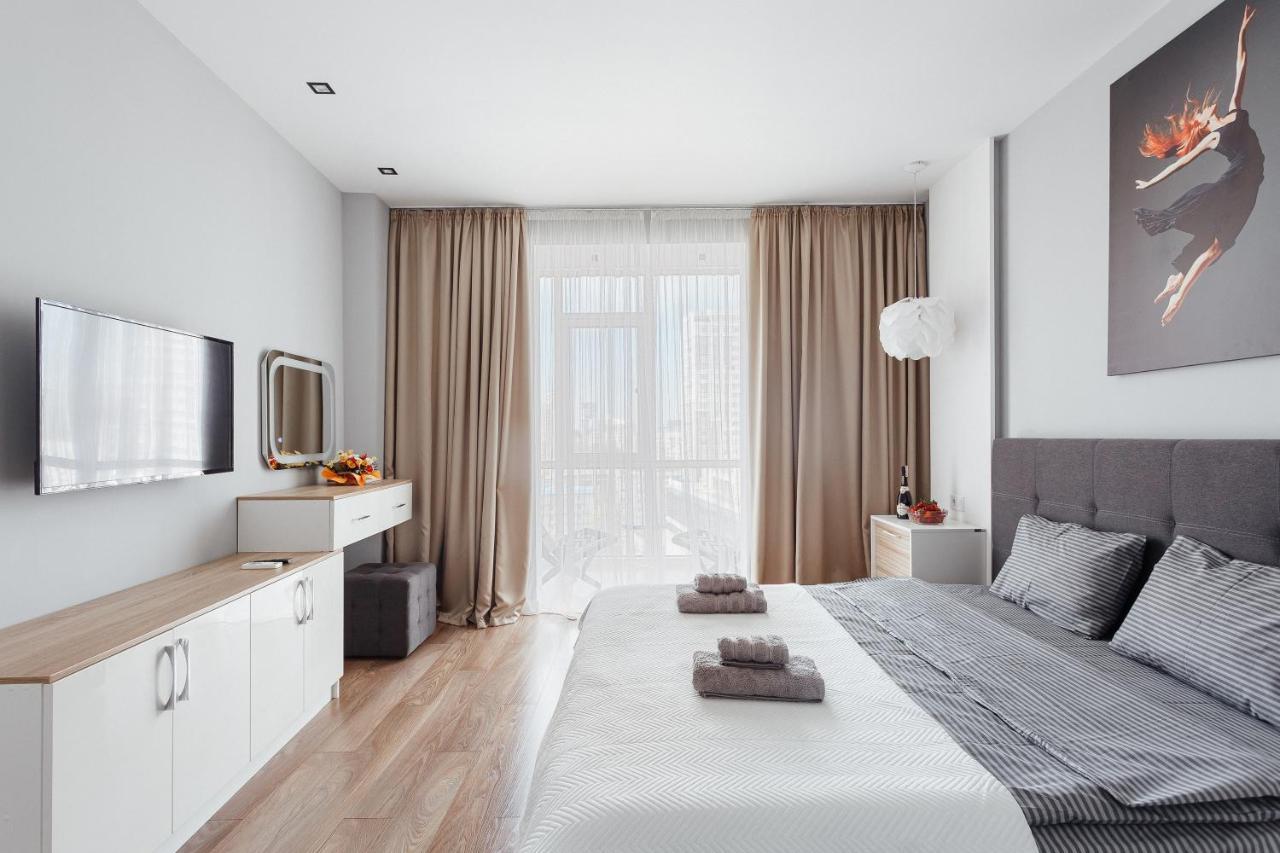 White Apartment In 12 Floor Odessa Eksteriør billede
